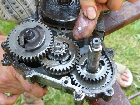 07 - 05.07.2012 - Babetta 225 - puleni motoru a vymena lozisek 029 - zmenseny obr..jpg